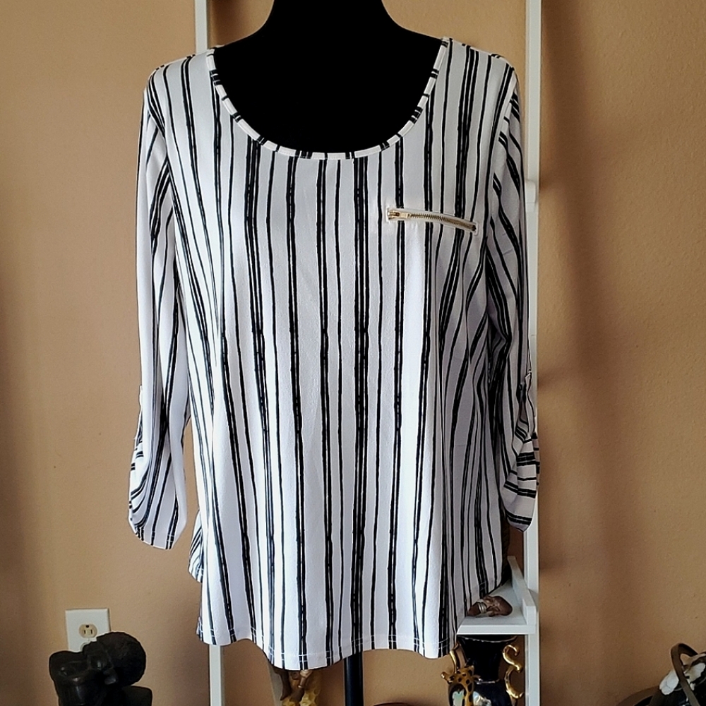 🌻Black & White Striped Blouse.
